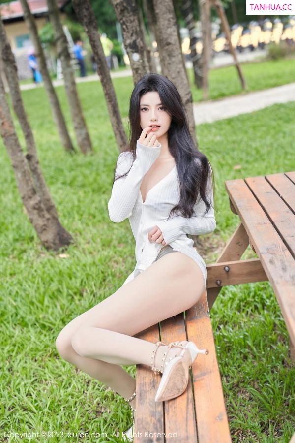 李浅浅  [XiuRen]高清写真图 2023.07.31 No.7162 浅浅Danny 户外美腿第14张图片